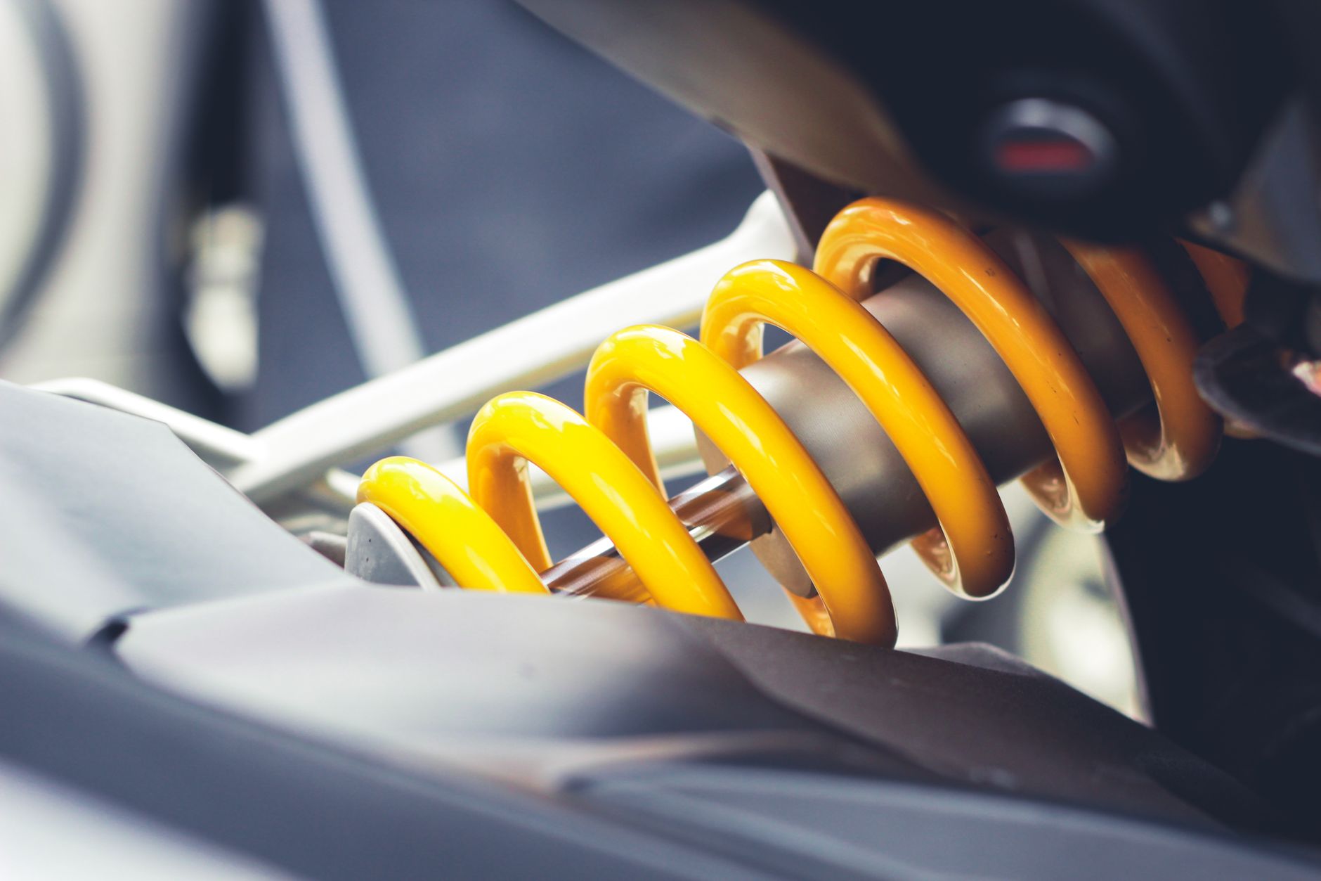 Perbezaan absorber minyak dan gas pilihan untuk kereta biasa