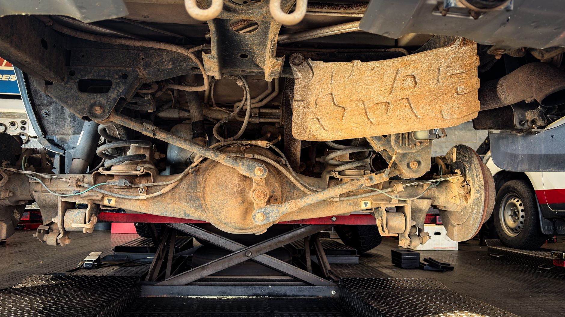 Absorber Kereta Rosak: 6 Tanda, Jangka Hayat, dan Kos Tukar