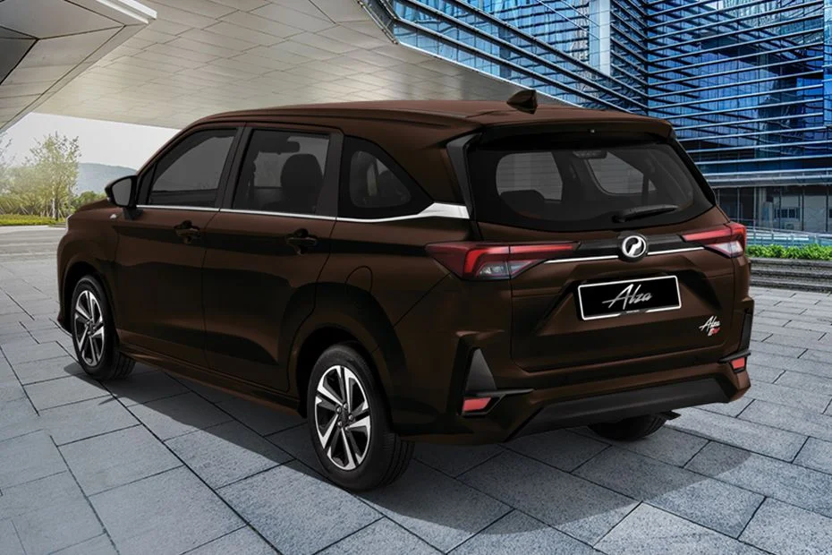 Perodua Alza 2022 tampak sisi belakang eksterior