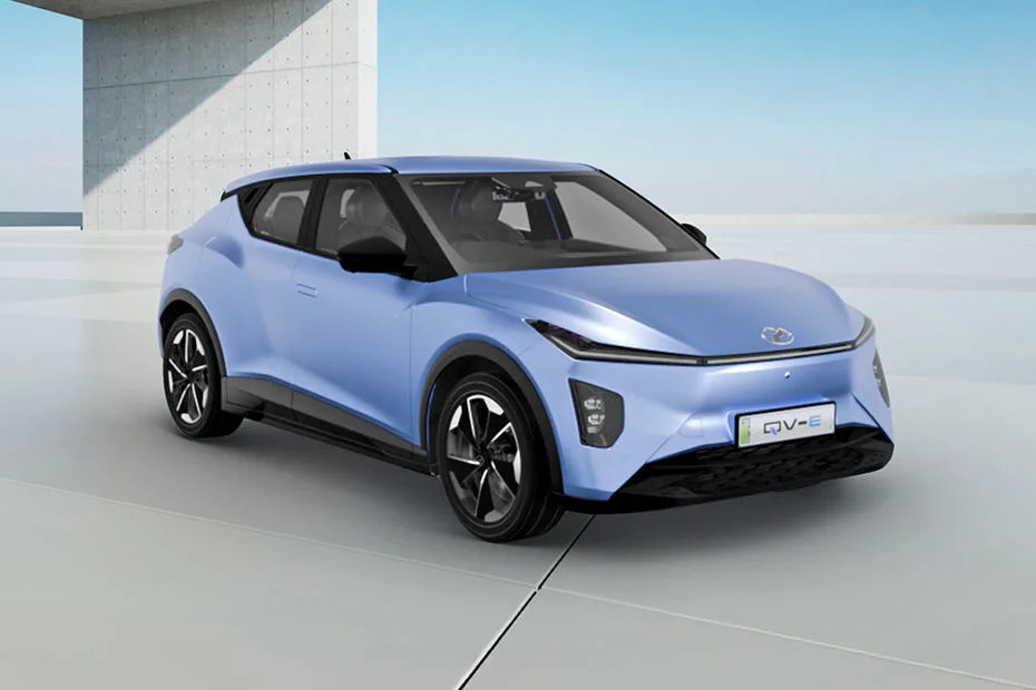 Perodua QV-E pandangan hadapan tiga suku