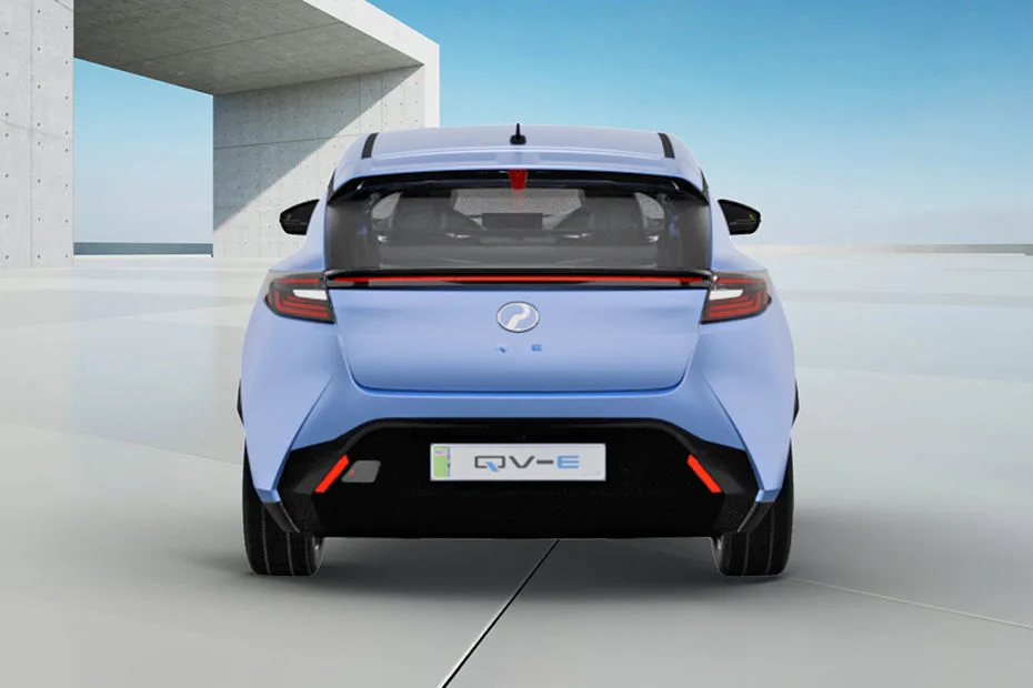Perodua QV-E pandangan belakang penuh